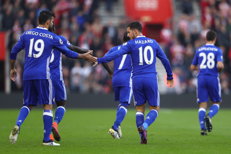 SOUTHAMPTON, ENGLAND - OCTOBER 30: Eden Hazard of Chelsea (R) celebrates scoring his sides first goal wth Diego Costa of Chelsea (L) during the Premier League match between Southampton and Chelsea at St Mary’s Stadium on October 30, 2016 in Southampton, England.  (Photo by Ian Walton/Getty Images)